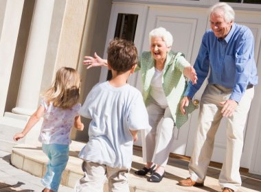 “Prarodiče jsou andělé svých vnoučat. Šťasten ten, kdo je má.”