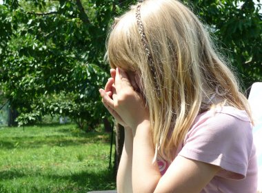 10 letá dcera nechce k tatínkovi