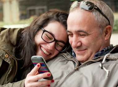 Závislý vztah mezi otcem a dospívající dcerou