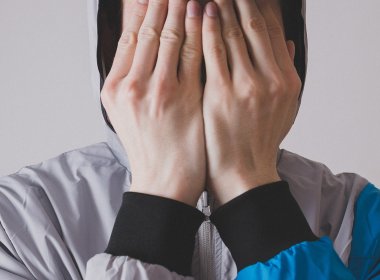 Melancholický teenager a střídavá péče