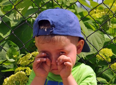 Syn kňourá, křičí, nedokáže zpracovat emoce.